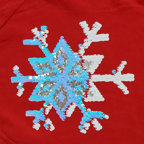 Snowflake Red T-shirt - Picture 2 of 4